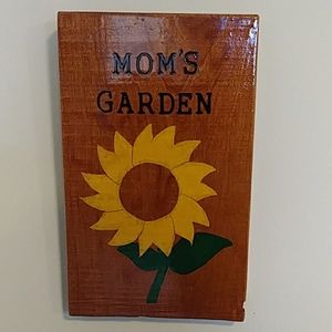Handmade Mom's Garden Sign